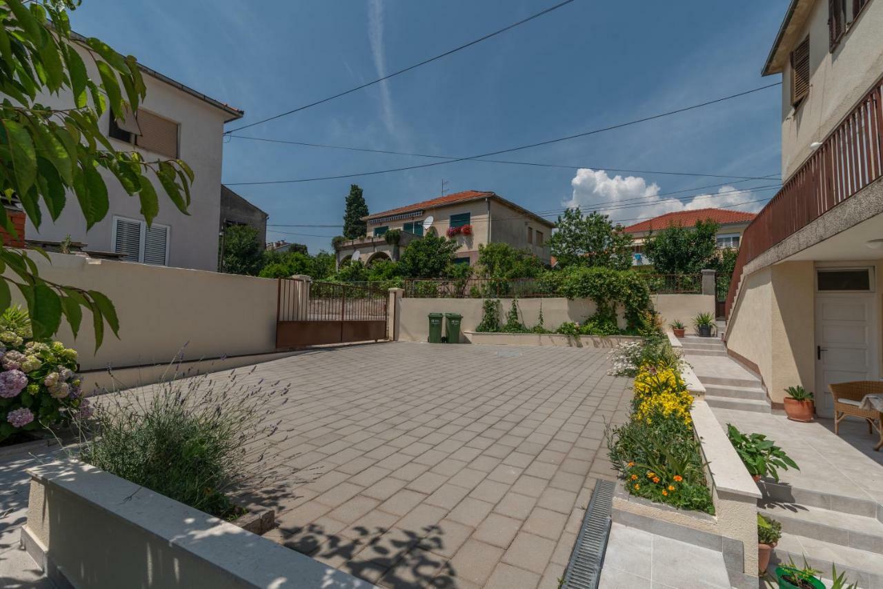 Apartments Flora Trogir Eksteriør bilde